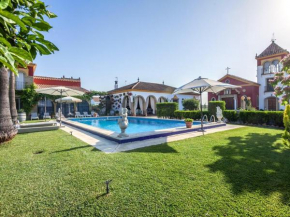 Spacious villa in Los Palacios with private garden 220m² and pool